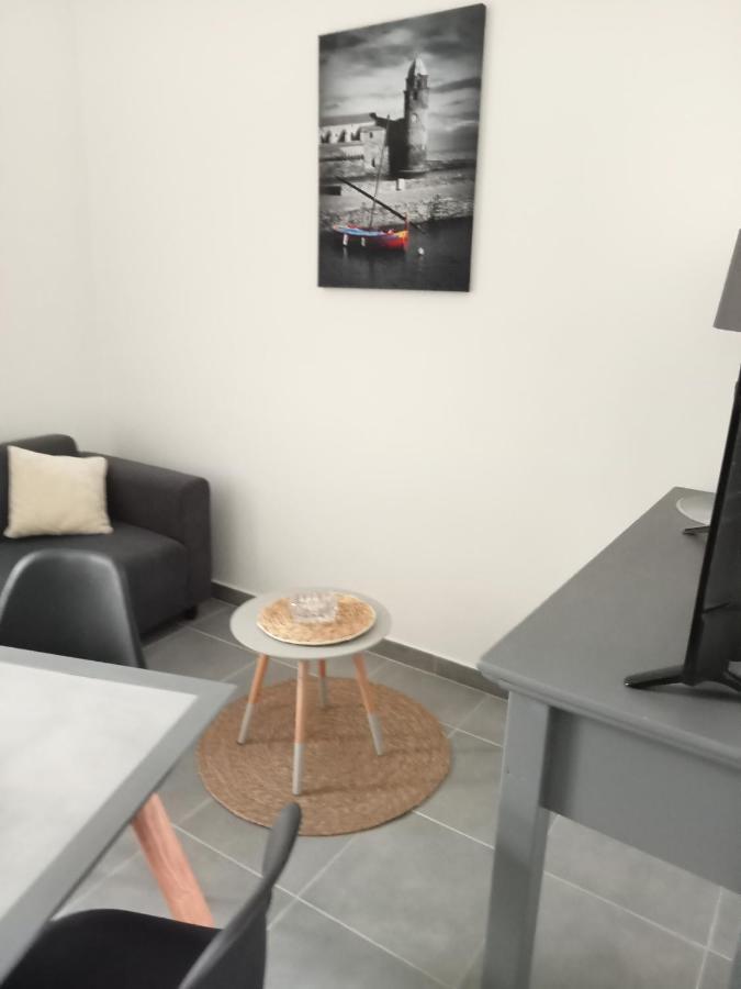 Apartmán Chez Jean.Mi Millas Exteriér fotografie