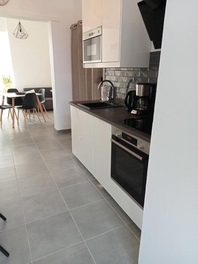 Apartmán Chez Jean.Mi Millas Exteriér fotografie