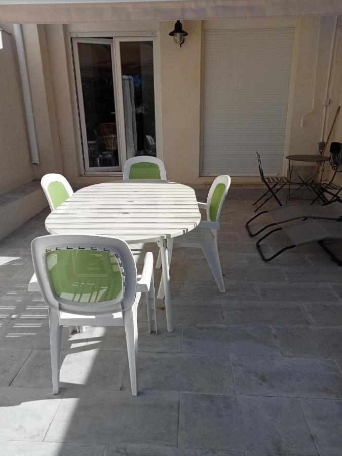 Apartmán Chez Jean.Mi Millas Exteriér fotografie